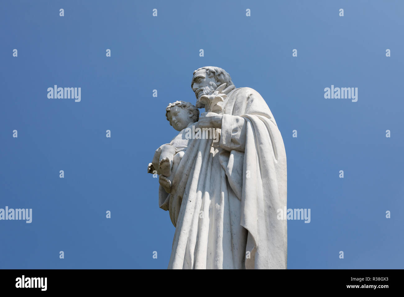 Statue de Saint Joseph avec son Fils Jésus Banque D'Images