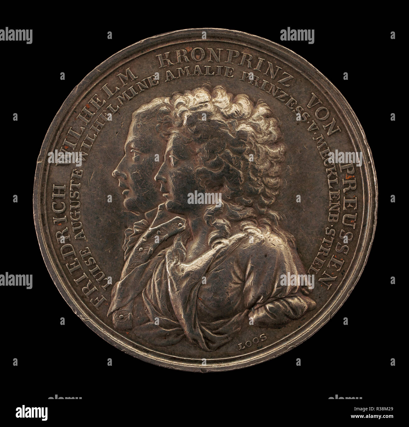 Médaille de mariage du Prince héritier Frédéric-guillaume de Prusse et de la princesse Louise Augusta de Mecklembourg-strelitz [avers]. En date du : 1793. Dimensions : hors tout (diamètre) : 4.27 cm (1 11/16 po) Poids brut : 27,98 g (0,062 lb.) axe : 12:00. Médium : l'argent. Musée : National Gallery of Art, Washington DC. Auteur : Daniel Friedrich Loos et Friedrich Wilhelm Loos. Banque D'Images