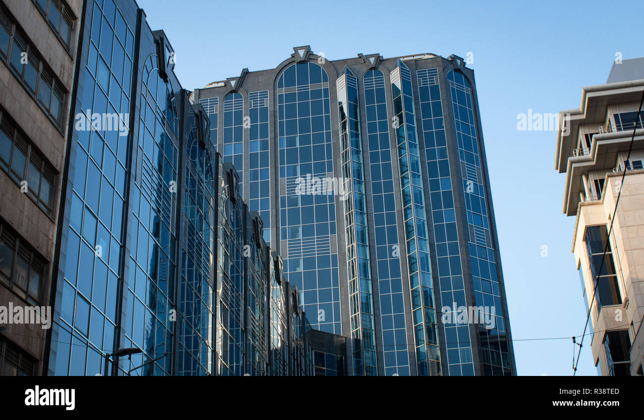 Haut de bâtiments en verre moderne dans le centre de Birmingham. Banque D'Images