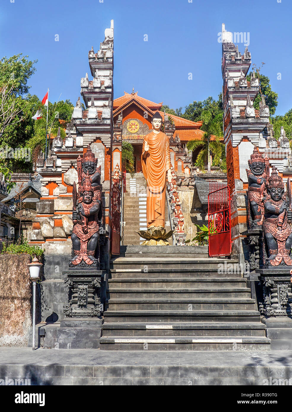 Temple bouddhiste Brahma Vihara Arama Banjar Bali, Indonésie Photo Stock -  Alamy