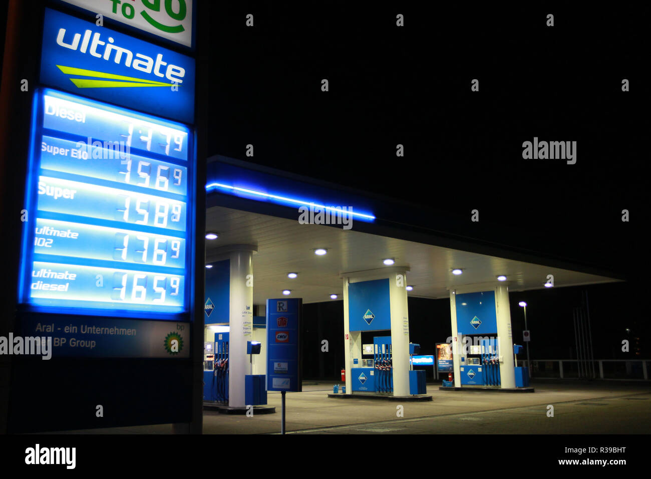 Station de carburant ultime : signe est vu à Cologne, Allemagne. La hausse des prix du carburant diesel sont presque aussi élevés que les prix du carburant super. Le prix de l'essence demeurent élevés en Allemagne après avoir atteint des niveaux record récemment. Banque D'Images