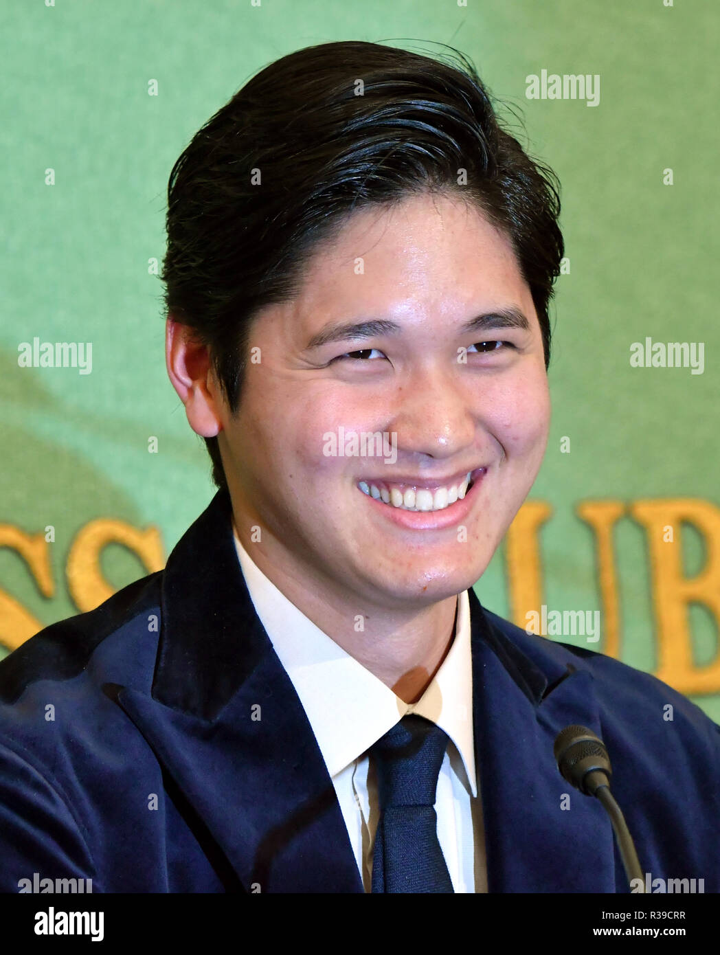 Tokyo, Japon. 22 Nov, 2018. Shohei Otani, Los Angeles Angels le joueur de baseball, décrit sa première saison en ligue majeure comme remplissant au cours d'une conférence de presse au National Press Club à Tokyo, le jeudi 22 novembre 2018. Otani, qui a remporté quatre matchs comme une cruche et a frappé 22 coups de circuit, a été nommé comme la Ligue américaine de recrue de l'année. Otani est retourné au Japon le mercredi pour la première fois depuis qu'il se rend aux États-Unis en février. Credit : Natsuki Sakai/AFLO/Alamy Live News Banque D'Images