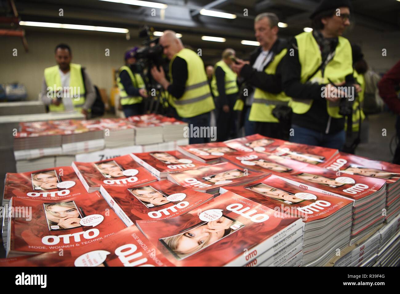 22 novembre 2018, l'Allemagne (allemand), Nuremberg : . Le dernier catalogue Otto a été imprimé à Nuremberg le jeudi. À 10:00 le dot, l'imprimerie Prinovis a commencé à produire des machines de la dernière copie. Photo : Nicolas Armer/dpa Banque D'Images