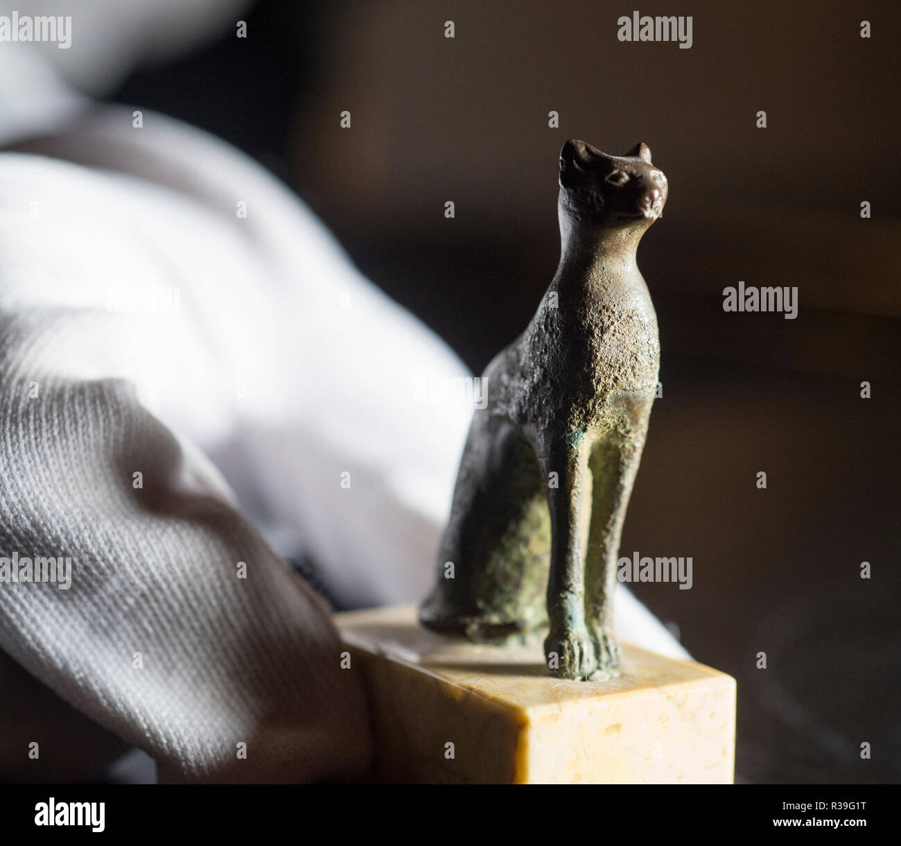 Chat En Bronze Banque D Image Et Photos Alamy Chat En Bronze Banque D Image Et Photos Alamy