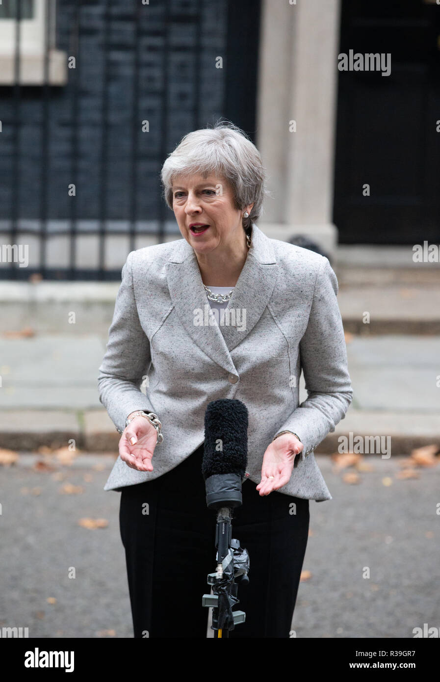 Londres, Royaume-Uni. 22 Nov 2018. Premier Ministre, Theresa May, fait une déclaration de Downing Street en disant que l'UE PROJET D'accord est "bonne pour l'ensemble du Royaume-Uni". La déclaration politique a été "accord de principe", le Conseil européen a dit. Credit : Tommy Londres/Alamy Live News Banque D'Images