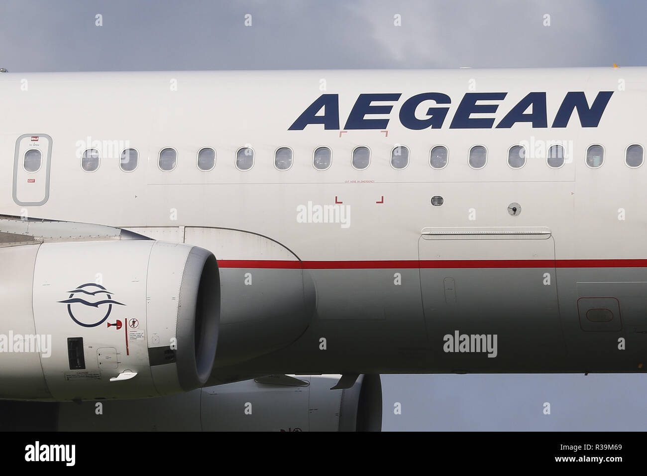 Aux Pays-Bas. Août 30, 2018. Aegean Airlines Airbus A320-232(WL) vu l'atterrissage à l'aéroport international Schiphol d'Amsterdam au cours d'une journée d'été. Aegean Airlines relie Athènes à Amsterdam toute l'année. Crédit : Nicolas Economou SOPA/Images/ZUMA/Alamy Fil Live News Banque D'Images