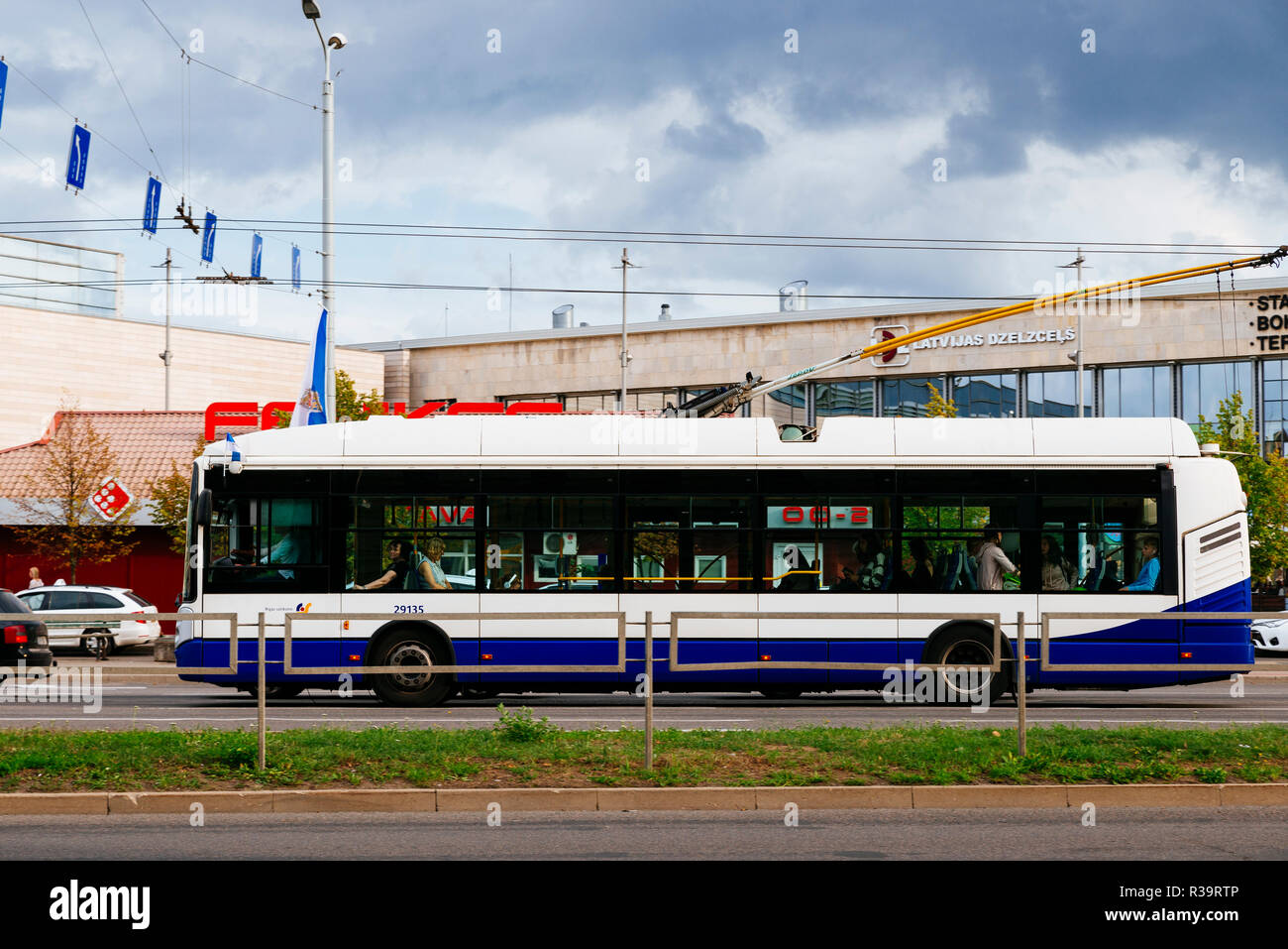 En trolleybus à Riga,Lettonie, Pays Baltes, Europe. Banque D'Images