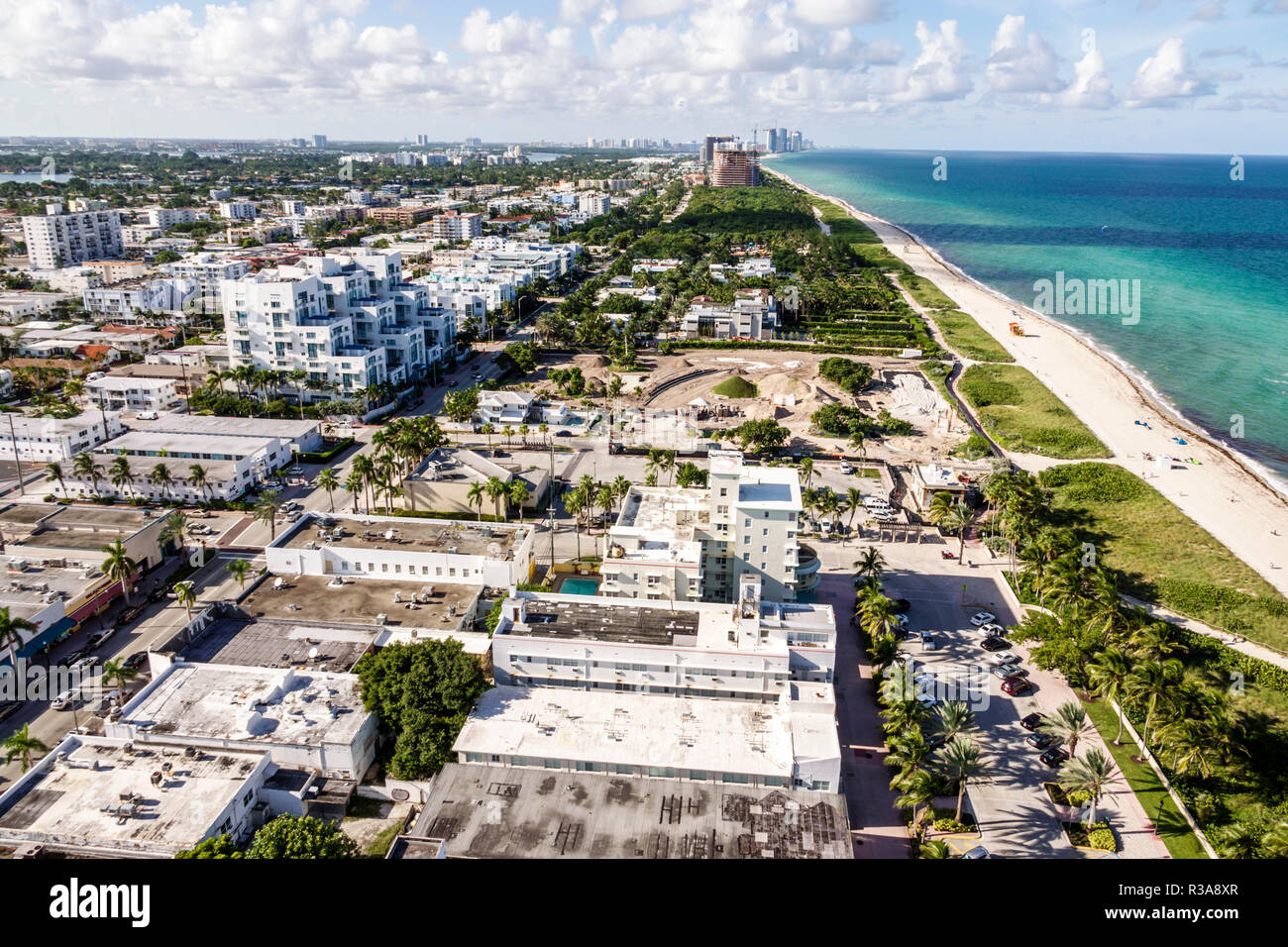 Miami Beach Florida,North Beach,condominium appartement résidentiel appartements bâtiment bâtiments logement, balcon vue, vue aérienne de dessus, A Banque D'Images