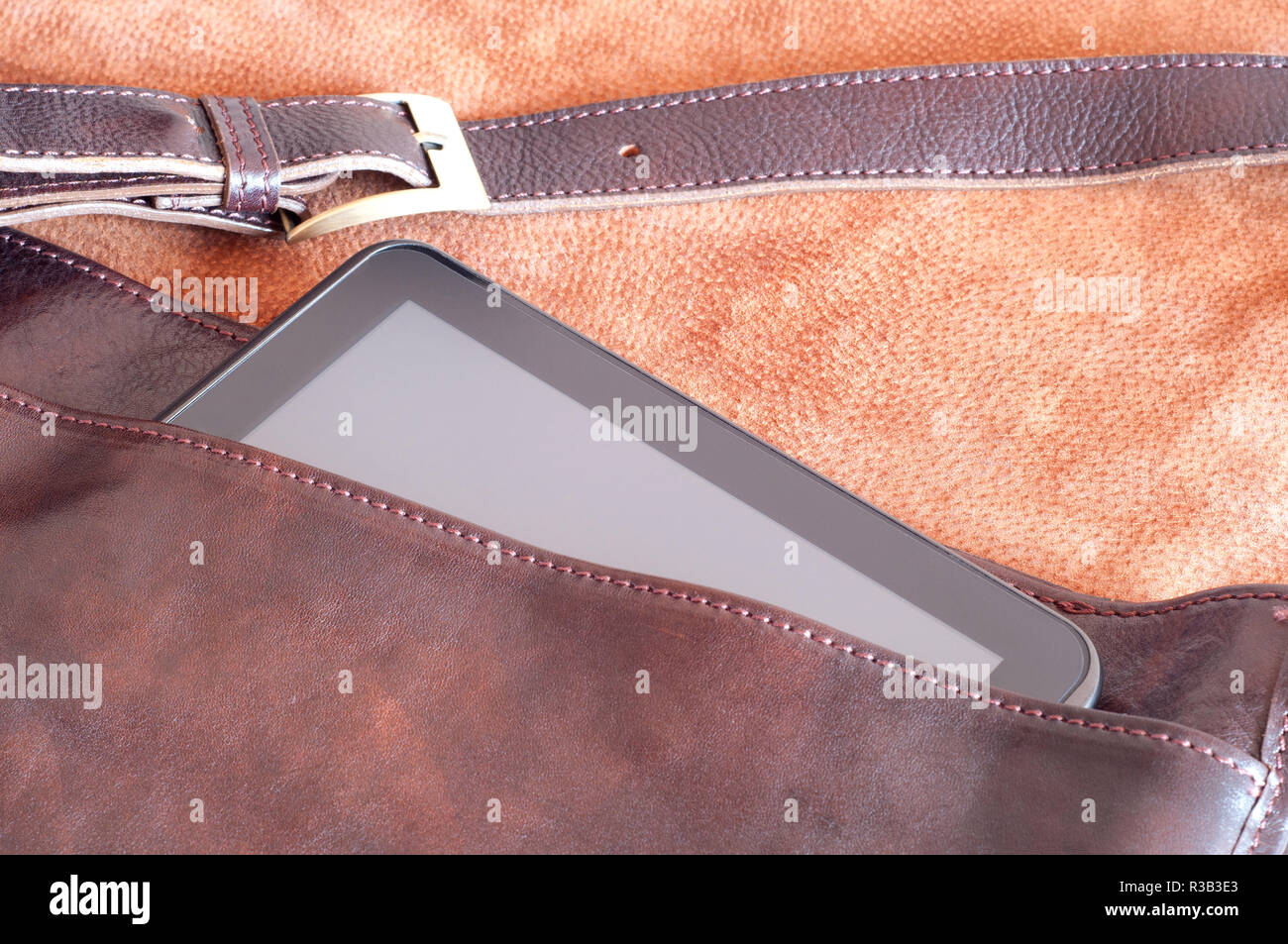 Sac à main en cuir avec détails à l'intérieur, conceptul tablette photo Banque D'Images