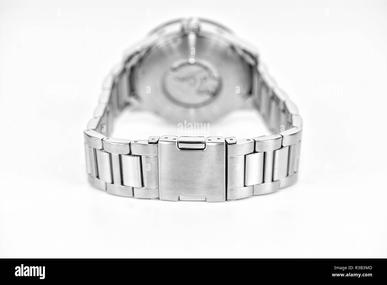 Montre-bracelet d'argent automatique avec bracelet sur fond blanc Banque D'Images