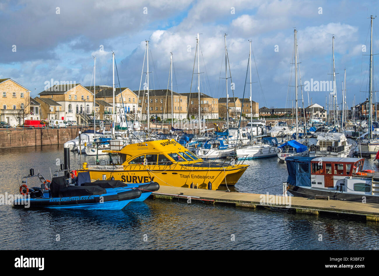 Les yachts et les mouillages de la baie de Cardiff au Pays de Galles du Sud Banque D'Images