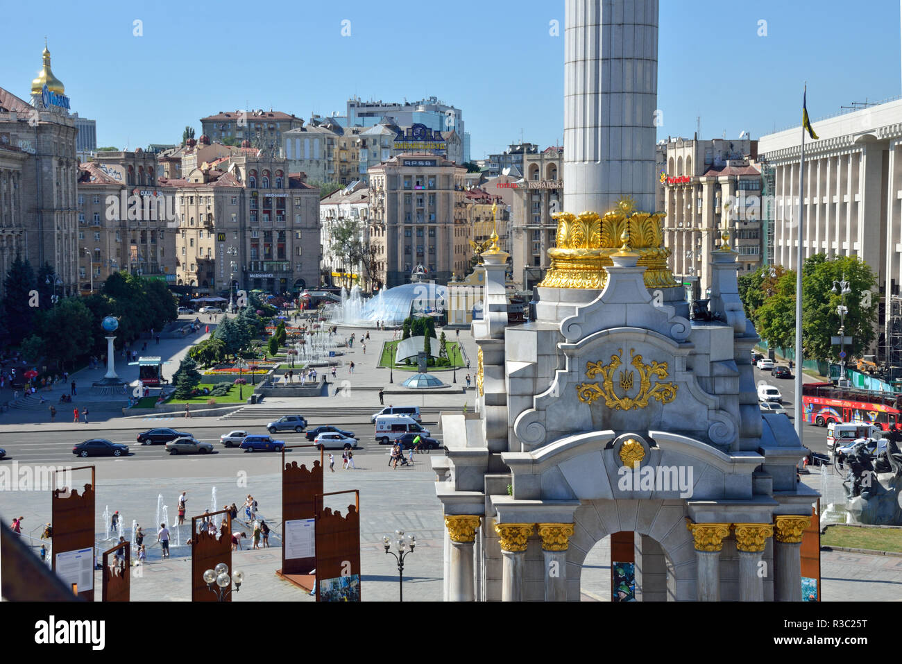 KIEV, UKRAINE - le 10 août 2018 : Nnezlezhnosti Maidan et de la rue Khreshchatyk, à Kiev. La place de l'indépendance Banque D'Images