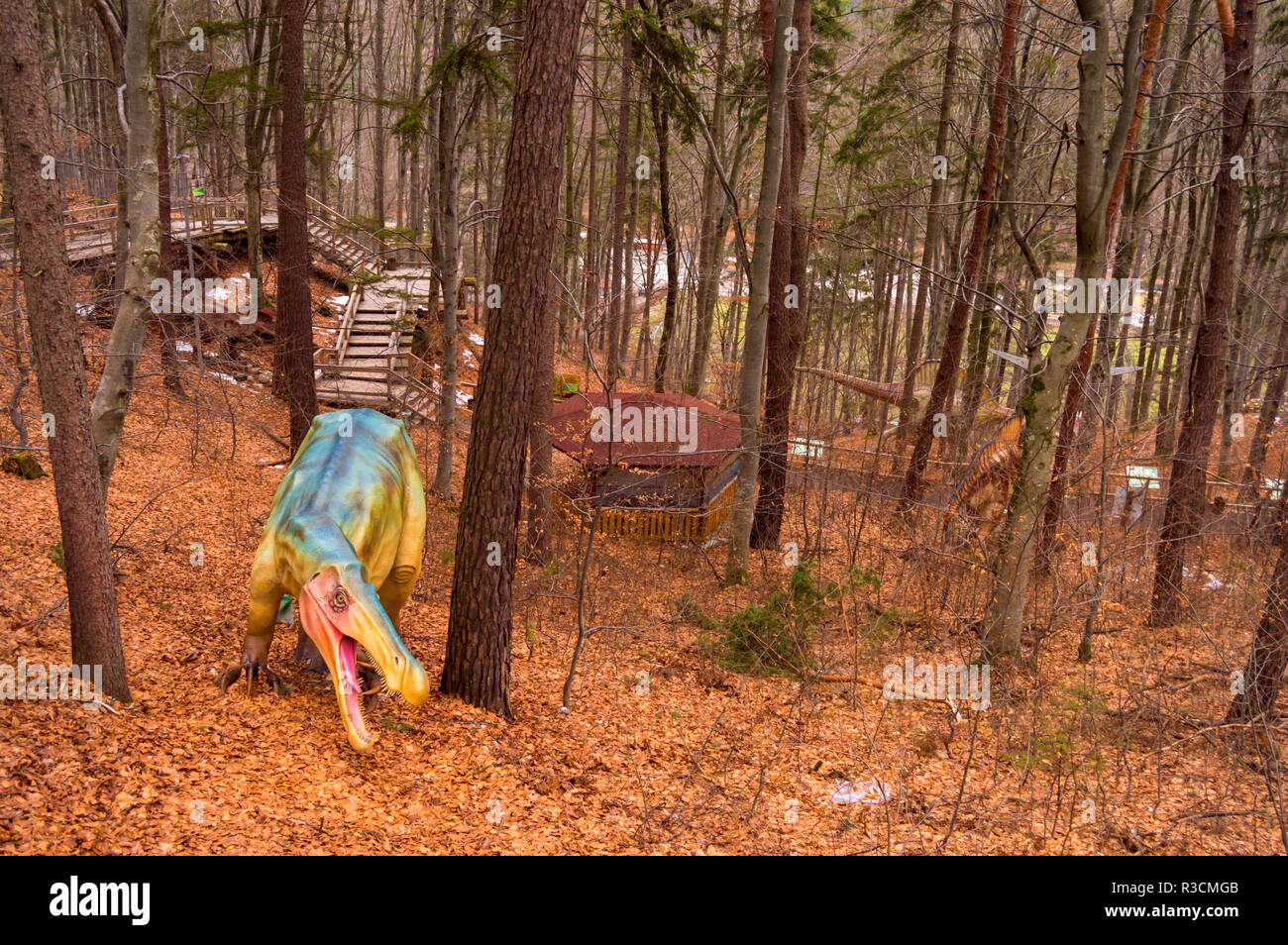 Rasnov, Roumanie - le 4 décembre 2017 : Belen modèle dinosaure Dino Park à Rasnov, le seul parc à thème dinosaure en Roumanie et le plus grand de sa catégorie Banque D'Images