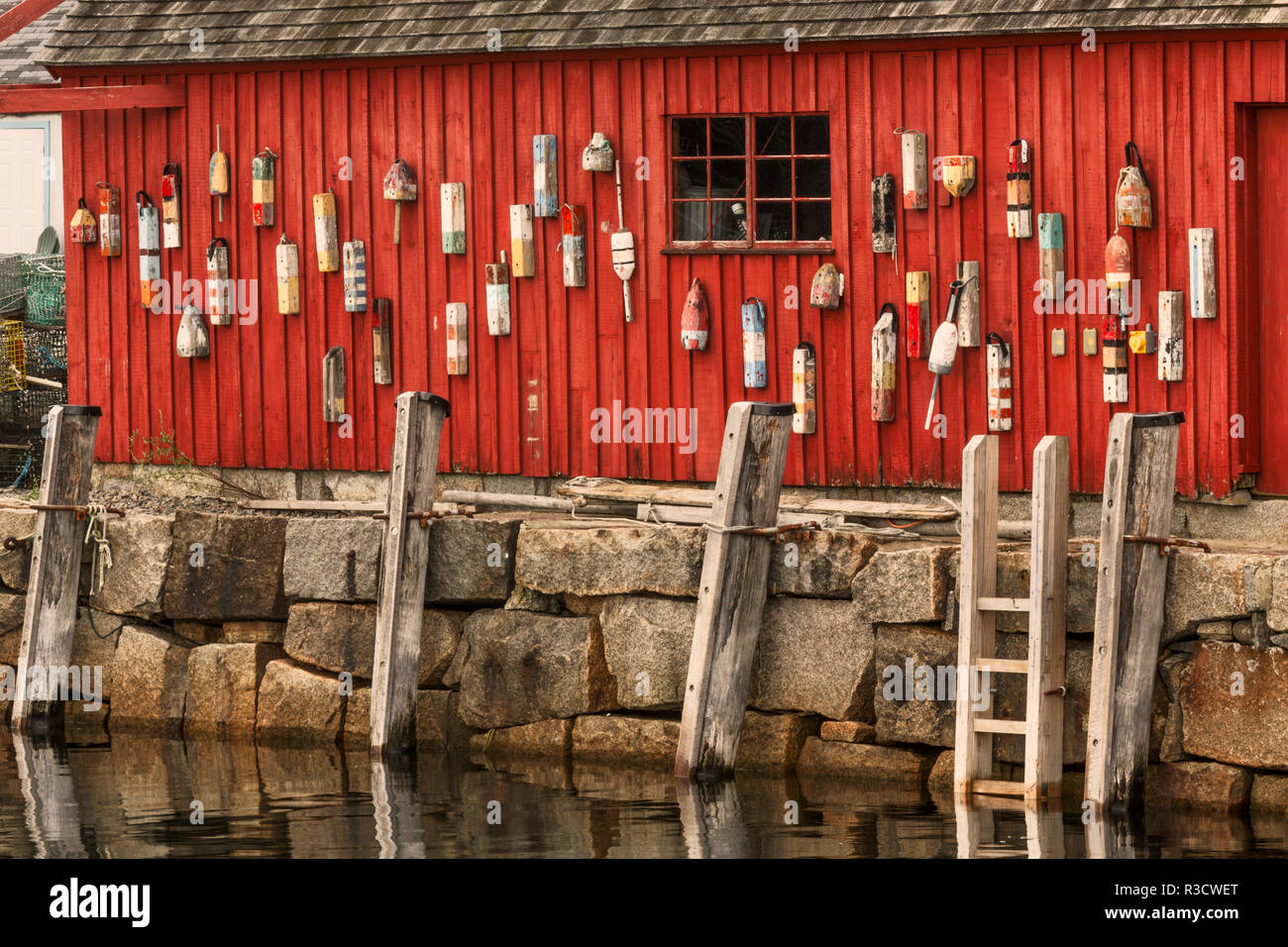 Bouées du célèbre motif numéro 1, Rockport Harbor, Massachusetts, fish house. Banque D'Images