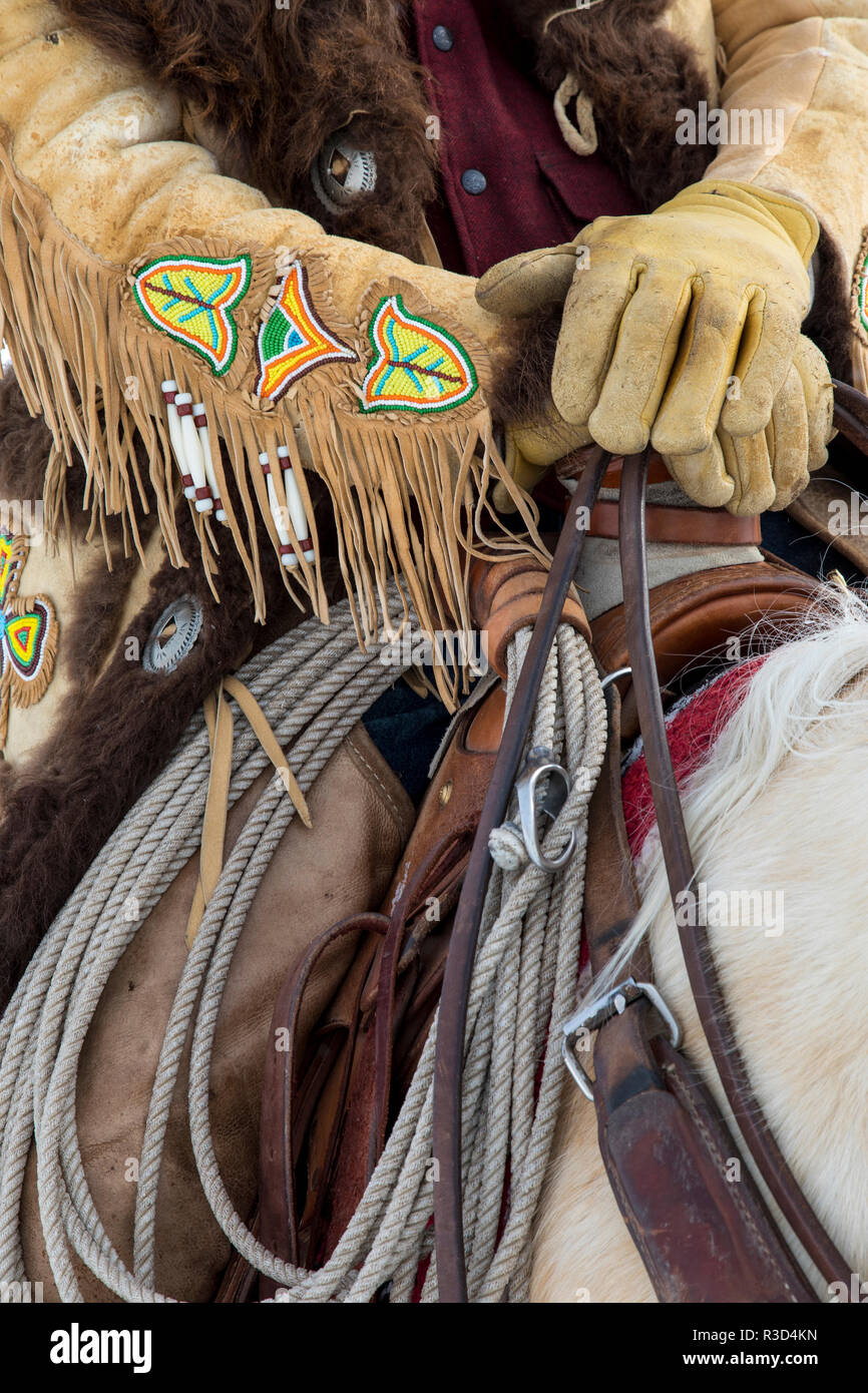 Manteau en peau de buffle de cow-boy et de perles détail dans la Selle, Hideout Ranch, Shell, Wyoming. (PR) Banque D'Images