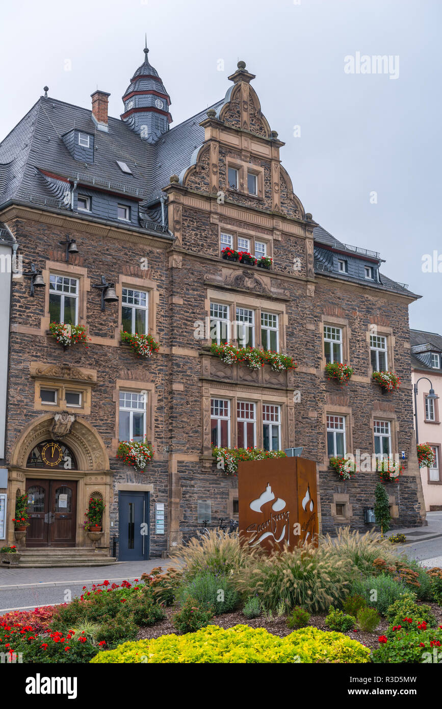 Informations touristiques et de la vieille ville de Saarburg sur la rivière Sarre, construit en 1906, le Parc Naturel de Sarre-hunsrück, Rhénanie-Palatinat, Allemagne, Banque D'Images