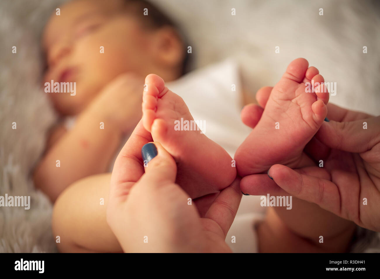 Beau Bebe Baby Mains Pieds De Petit Bebe Garcon Bebe Nouveau Ne Pied Bebe Doigt Photo Stock Alamy Beau Bebe Baby Mains Pieds De Petit Bebe Garcon Bebe Nouveau Ne Pied Bebe Doigt Photo Stock Alamy