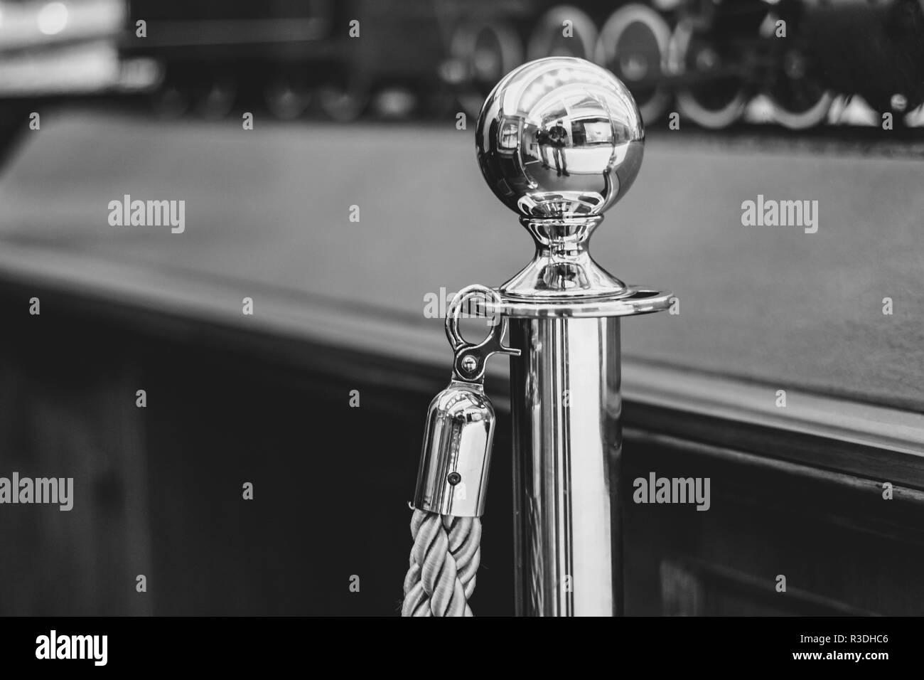 Et après clôture de la chaîne sur le côté de l'entrée d'une fonction d'ornement populaire dans les jardins Banque D'Images