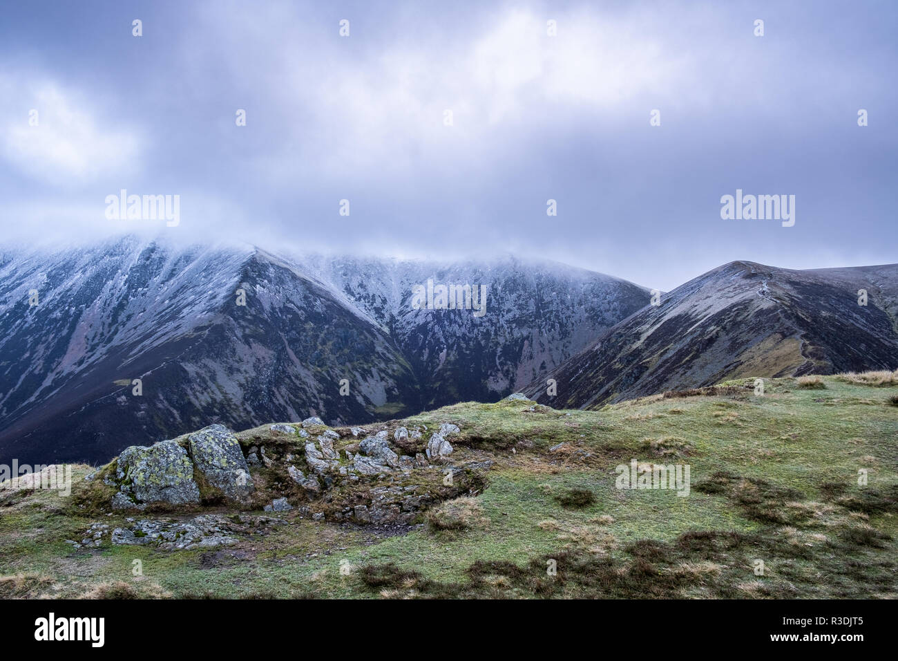 Première neige de l'automne/hiver 2018 dans le domaine de la lande à Grasmoor et sommet. Banque D'Images