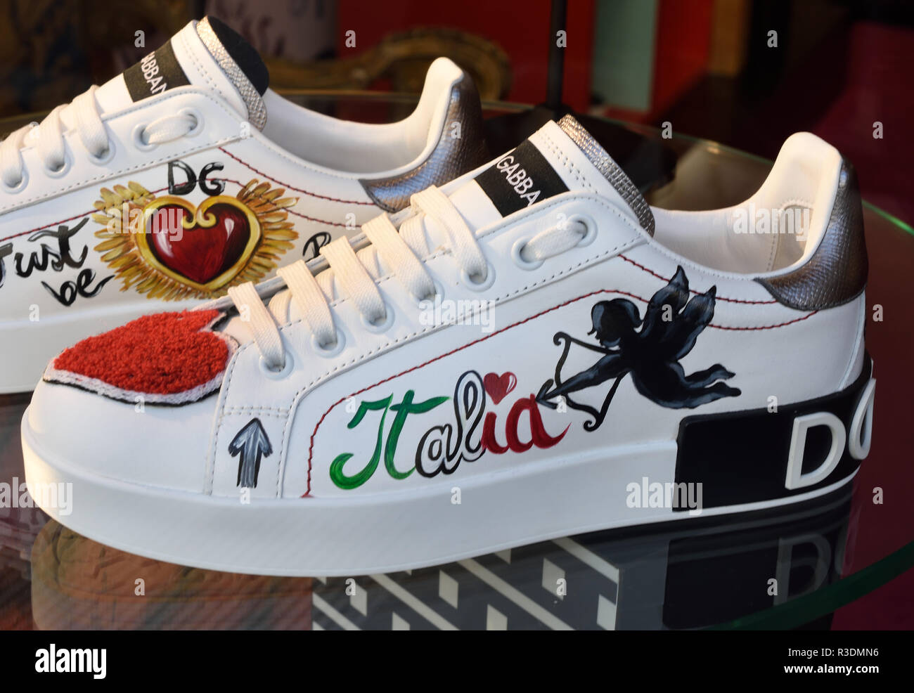 Chaussures dolce gabbana Banque de photographies et d'images à haute  résolution - Alamy