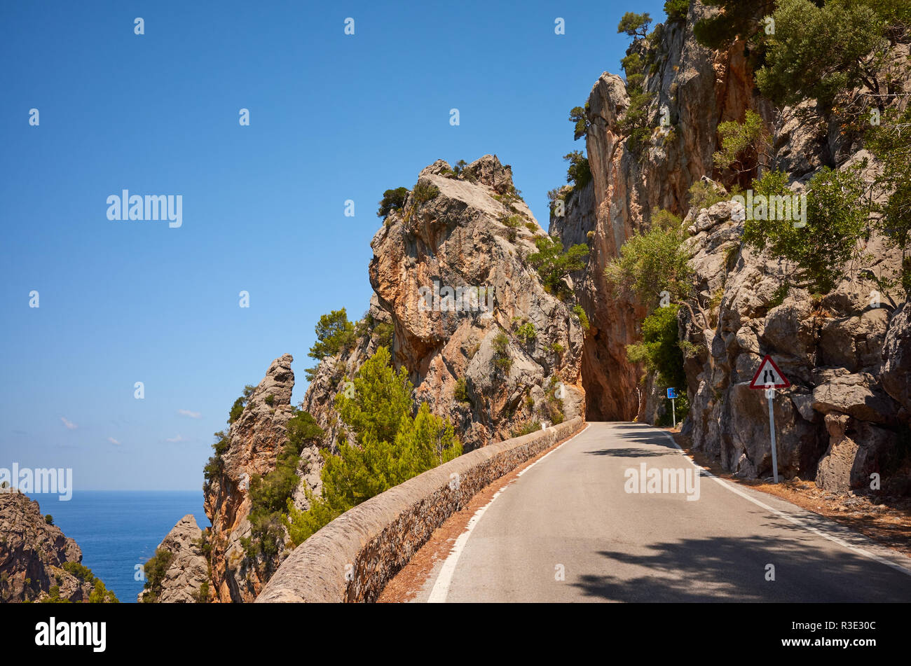 Photo d'une route de montagne pittoresque, travel concept, Mallorca, Espagne. Banque D'Images