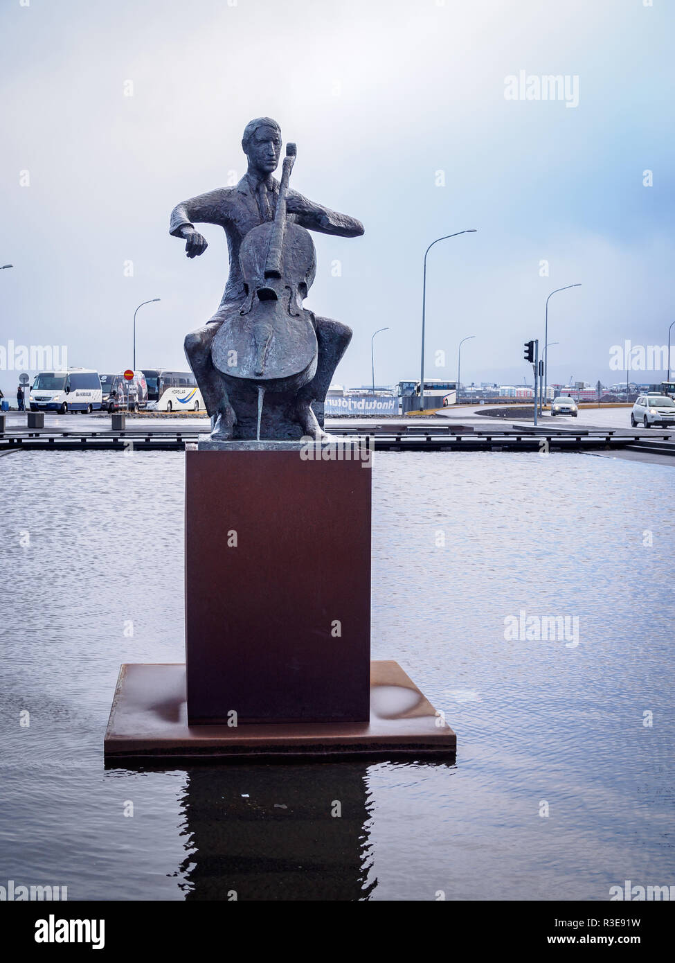 REYKJAVIK, ISLANDE-Octobre 24, 2018 : Le musicien sculpture publique par Olof Palsdottir Banque D'Images