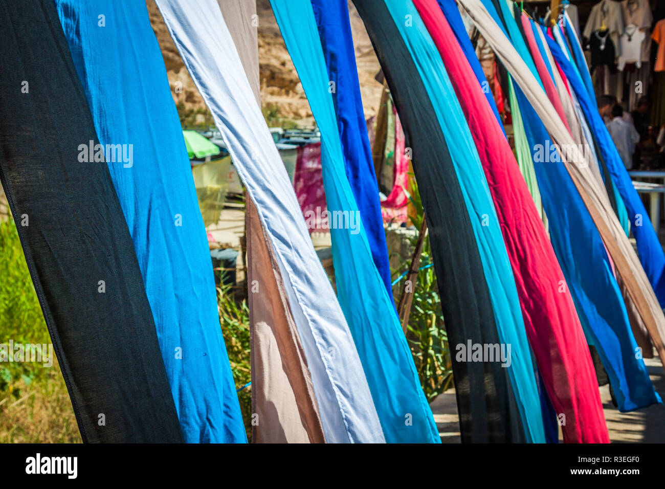 Des tissus colorés à vendre à chebika,Tunisie Banque D'Images