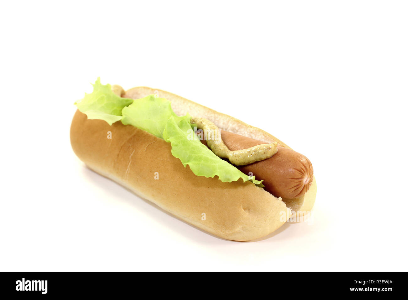 Hot dog avec une feuille de laitue Banque D'Images