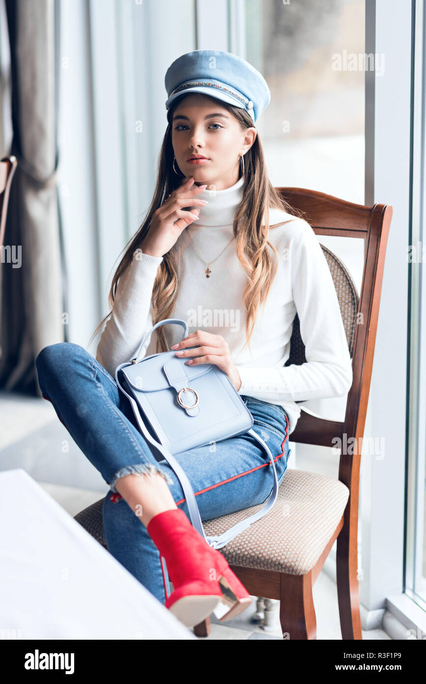 Photo d'une jeune fille aux couleurs lumineuses Banque D'Images