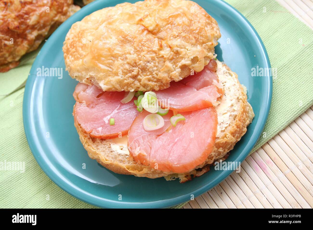 Petits pains au jambon saumon Banque D'Images