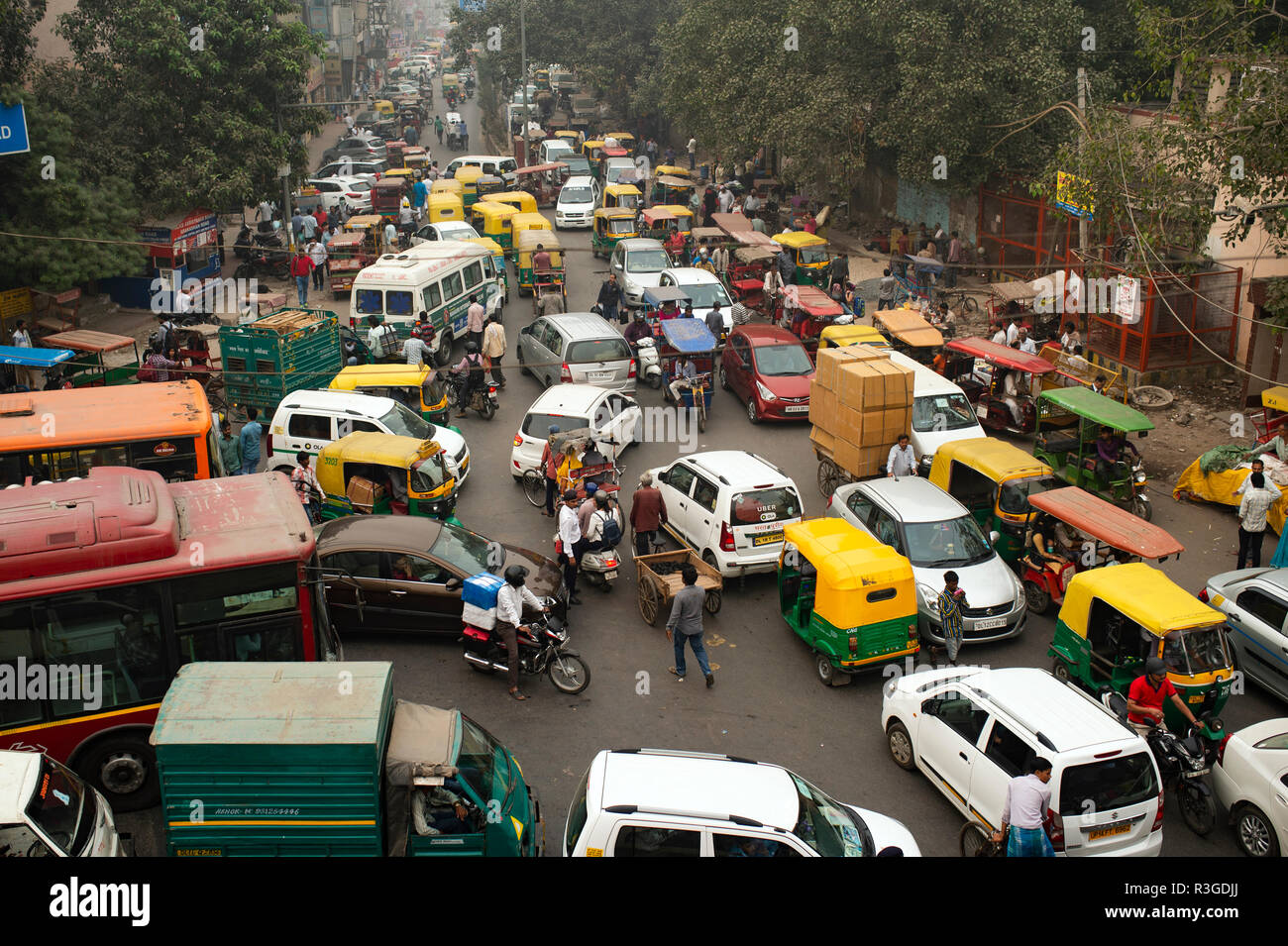Embouteillage sur la pollution des rues de New Delhi, Inde ...