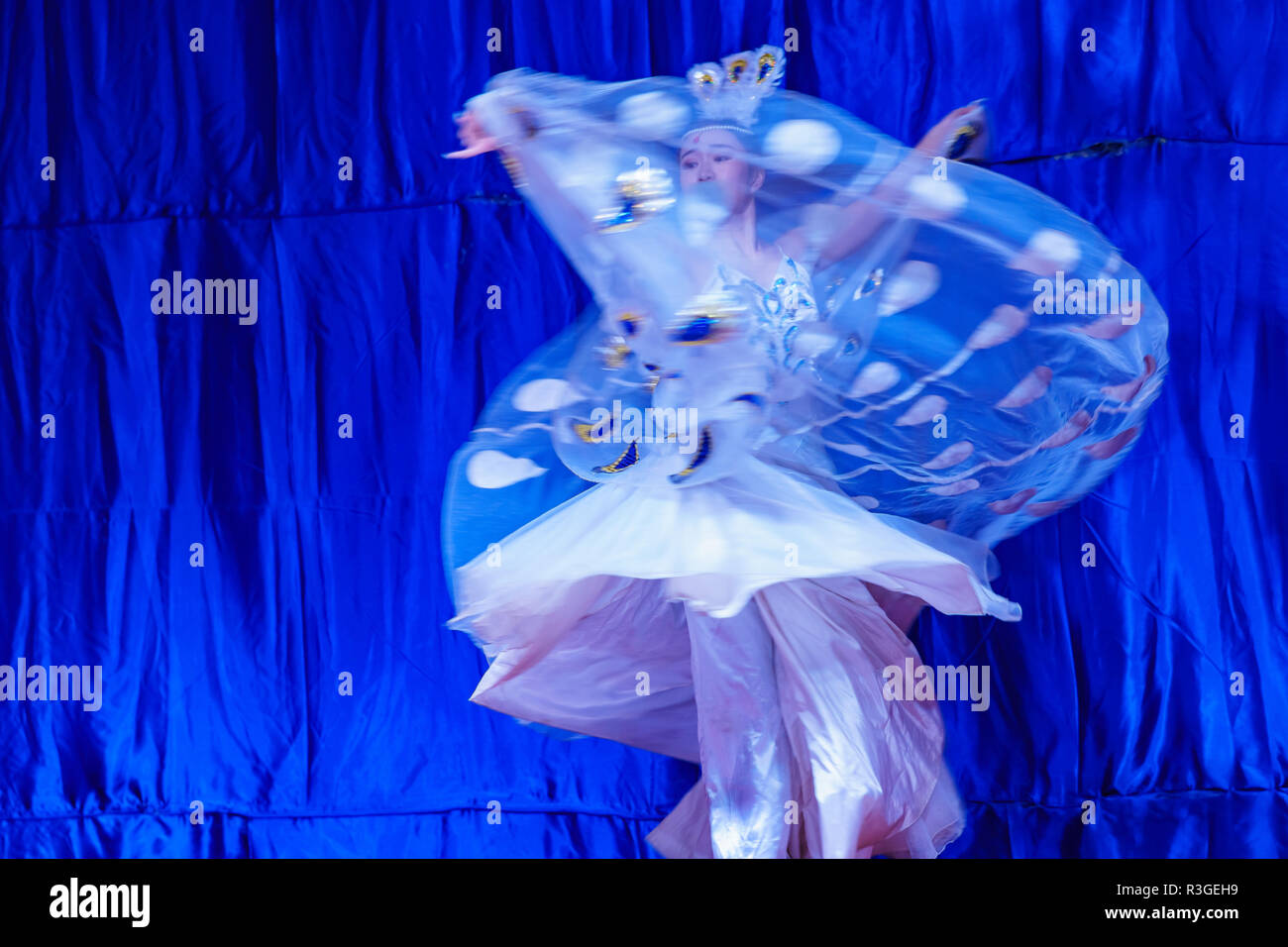 Los Angeles, 21 NOV : acrobates chinois & Dancers de Moonlight Forest Festival le Nov 21, 2018 à Los Angeles Banque D'Images