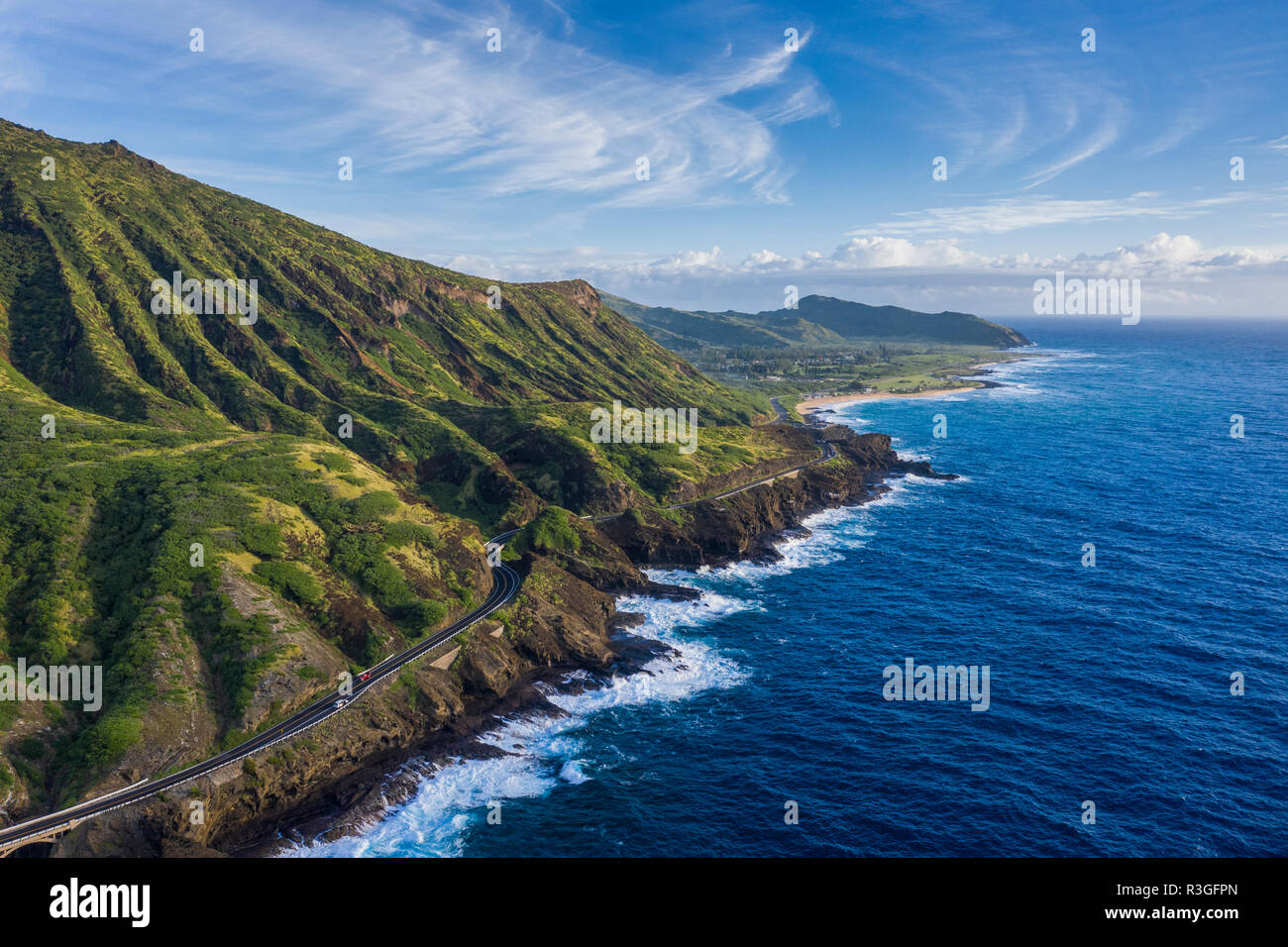 Une vue aérienne de l'autoroute 72 le long de la côte est d'Oahu. Banque D'Images