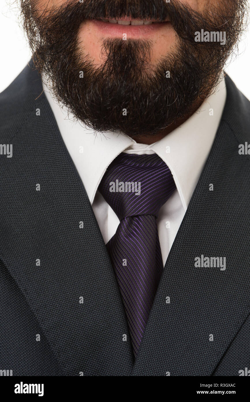 Parfait pour les moindres détails. Costume classique blanc avec col chemise  et cravate élégante. Homme barbu close up style. Détails de l'homme  d'affaires élégant Photo Stock - Alamy