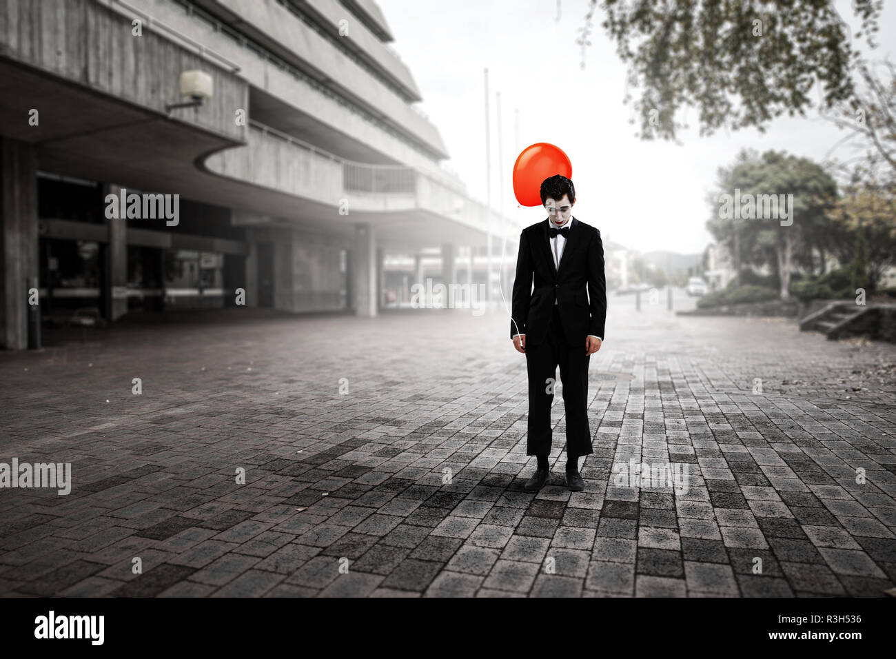 Jeune homme mime. Technique mixte Banque D'Images