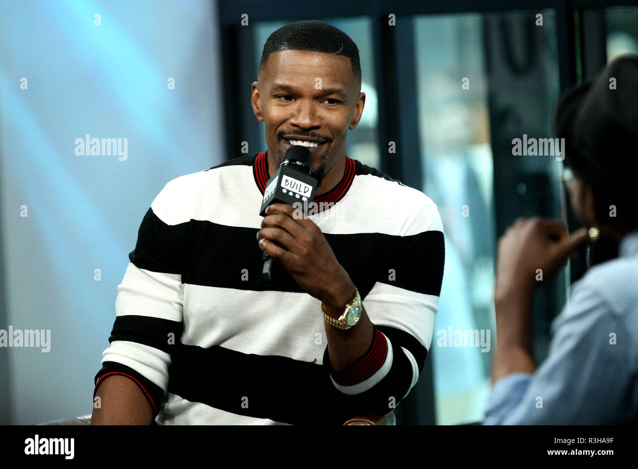 NEW YORK, NY - 23 MAI : création présente Jamie Foxx parlant de son nouveau jeu télévisé 'beat' à construire Studio Shazam le 23 mai 2017 dans la ville de New York. (Photo par Steve Mack/S.D. Mack Photos) Banque D'Images