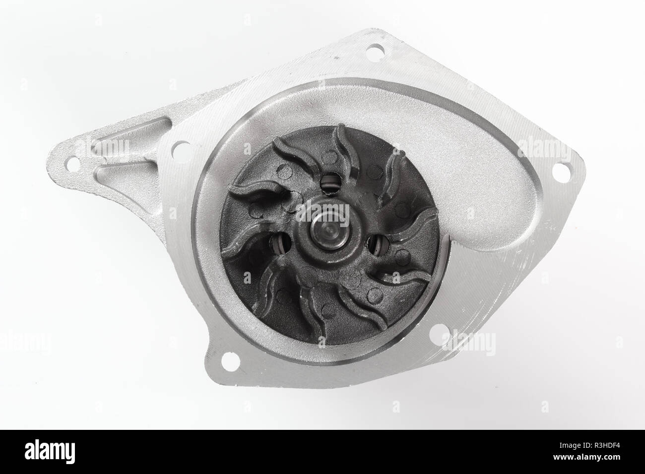 Pompe A Eau Pour Moteur De Voiture Isole Sur Fond Blanc Photo Stock Alamy