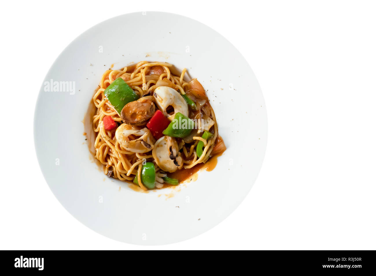 Spicy spaghetti aux fruits de mer sur plaque blanche Banque D'Images