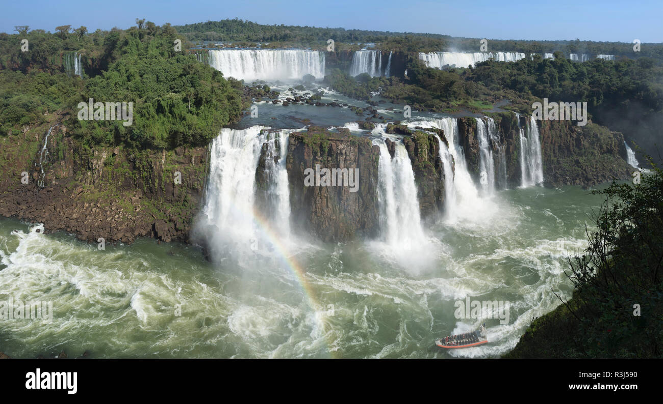 Voir des chutes d'Iguazu du côté brésilien, Foz do Iguaçu, l'Etat du Parana, Brésil Banque D'Images