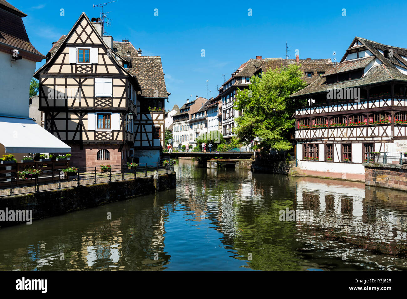 Maison des Tanneurs et maisons à colombages le long de l'ILL, le canal de la Petite France, Strasbourg, Alsace, Bas-Rhin Banque D'Images