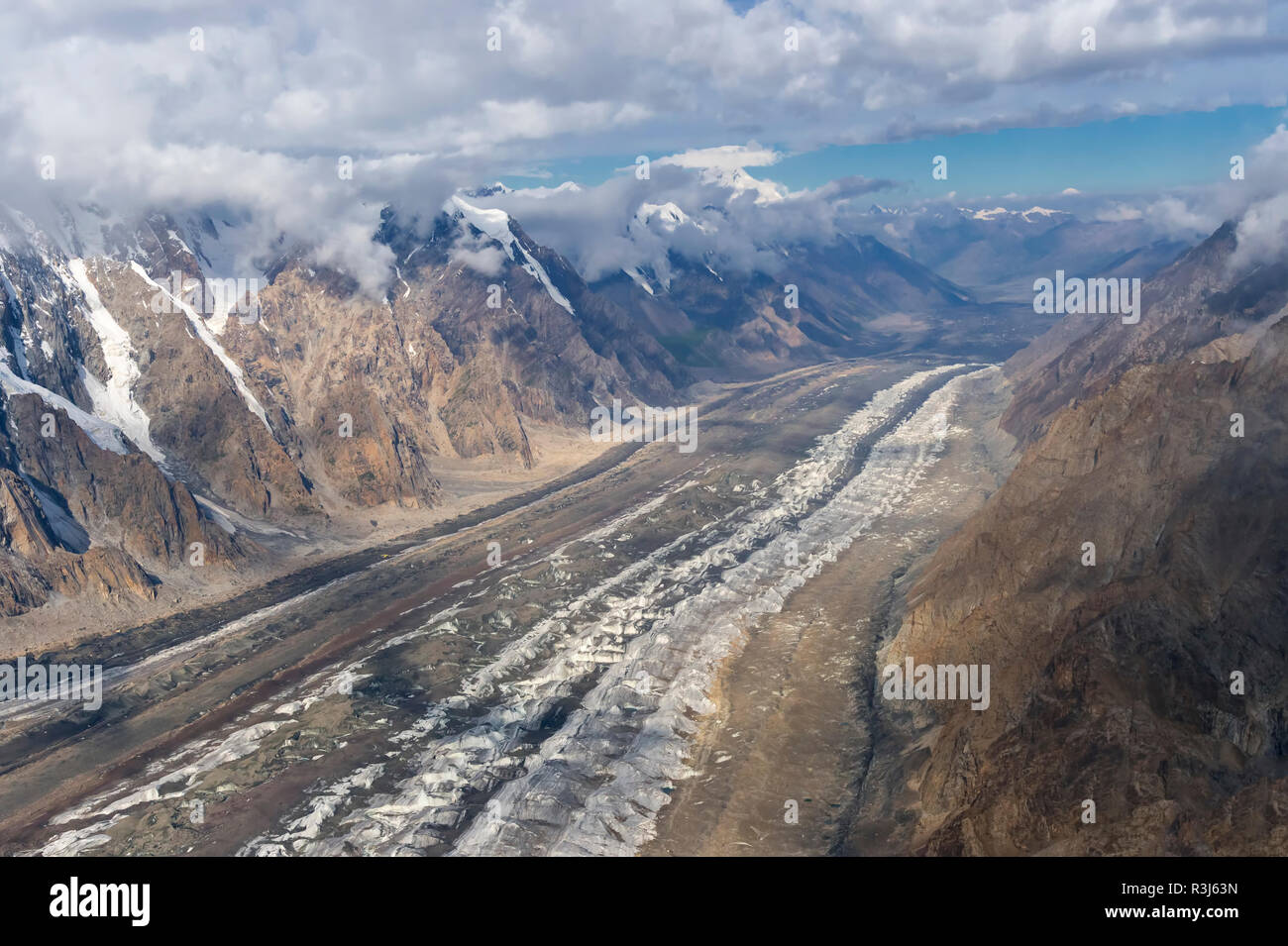 Vue aérienne sur le Centre de montagnes du Tian Shan, frontière du Kirghizistan et de la Chine, le Kirghizistan Banque D'Images