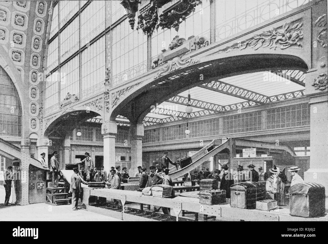 Nouveau Paris gare d'Orléans, la livraison des bagages, hebdomadaire français journal l'illustration, 15 Septembre 1900 Banque D'Images
