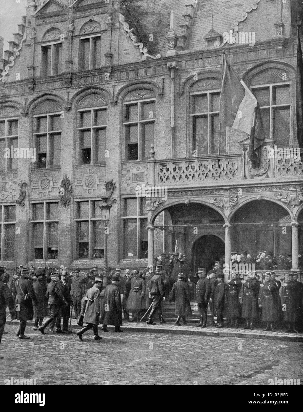 Le Roi Albert I de Belgique Furnes en visite au 1er novembre 1914 avec le président français Raymond Poincaré, Belgique Banque D'Images