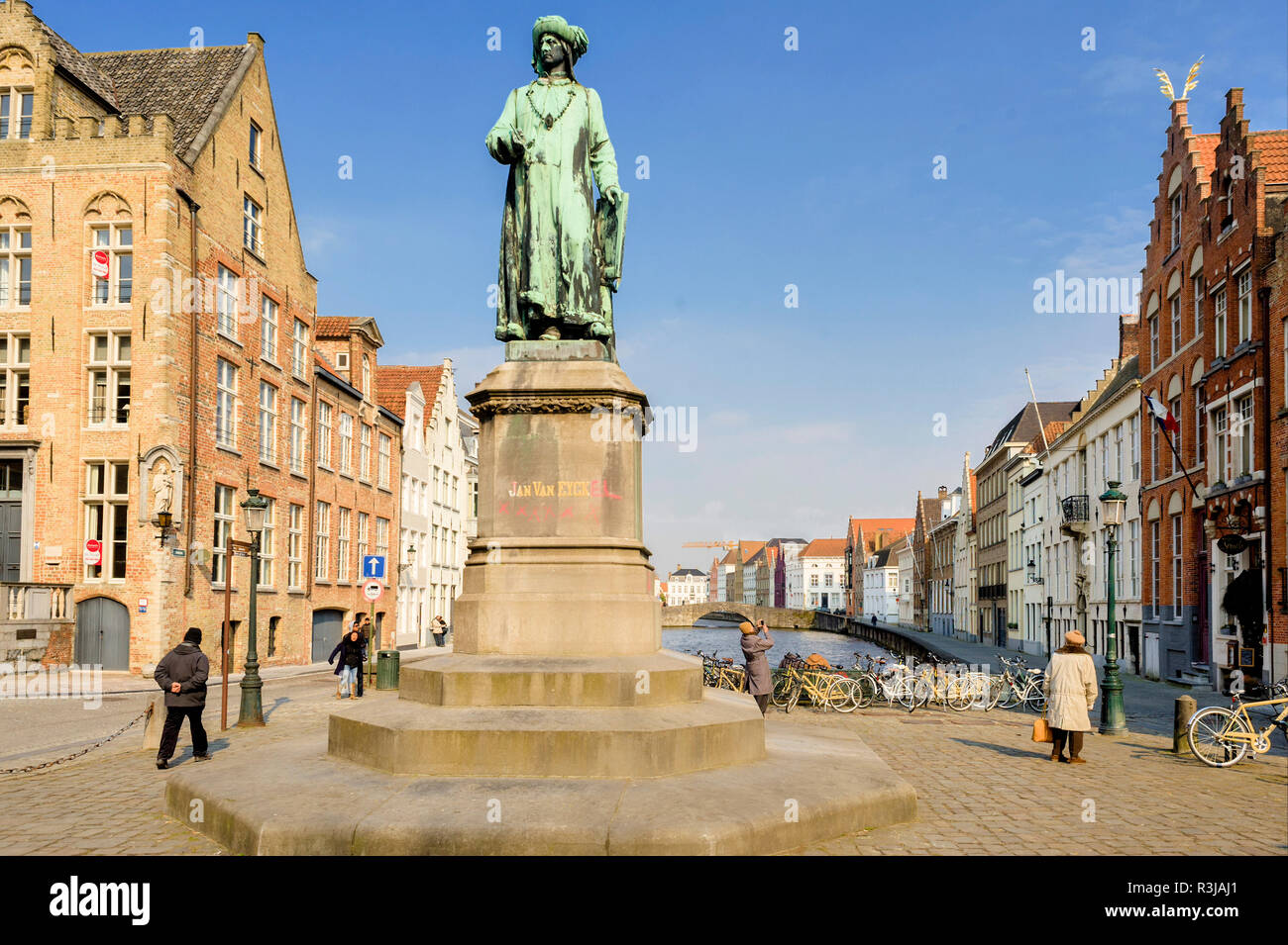 Statue de Jan Van Eyck et carré à Bruges, Belgique Banque D'Images