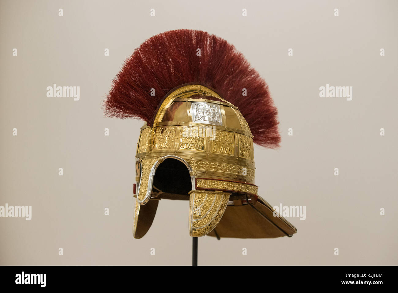 La reconstruction d'un casque trouvé dans le Staffordshire Hoard au Birmingham Museum and Art Gallery, Birmingham. Banque D'Images