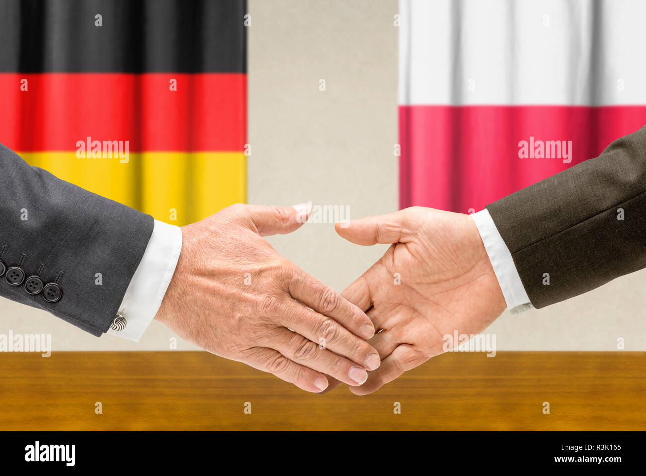Représentants de l'Allemagne et la Pologne à la main Banque D'Images