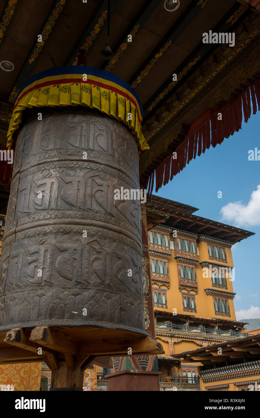 Le Bhoutan, Thimphu, capitale du Bhoutan. Hôtel de luxe cinq étoiles, l'hôtel Taj Tashi Hotel, situé au centre-ville de Thimphu. Cour arrière à prières. Banque D'Images