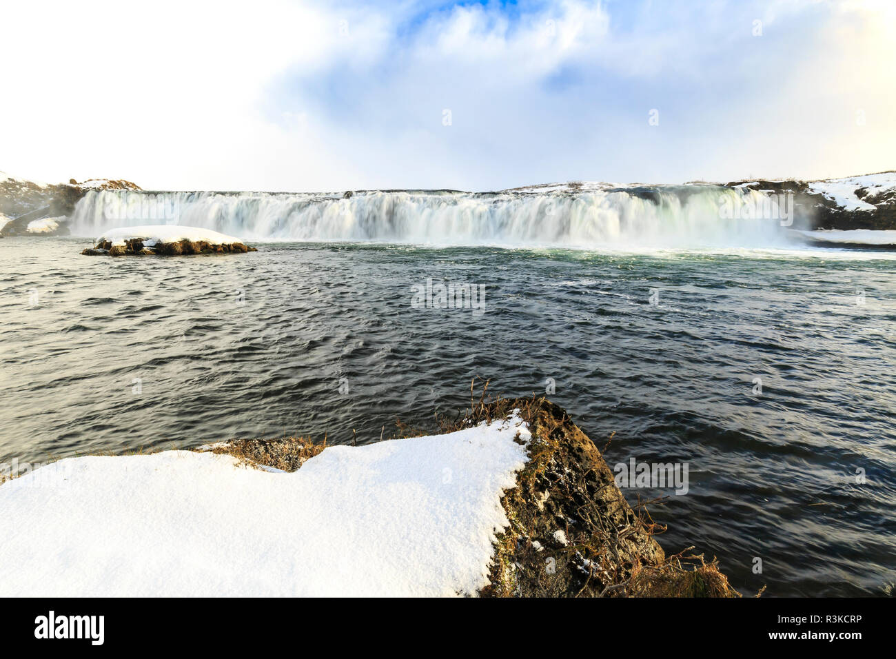 Le Faxafoss historique Islande cascades le long du Golden Circle route de l'Islande à un paramètre d'hiver de neige et de glace. Banque D'Images