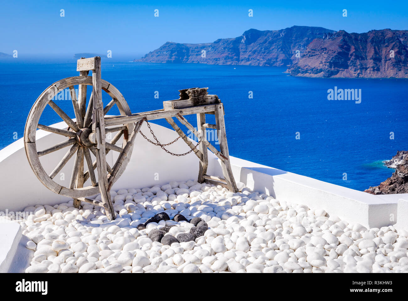 Oia, SANTORIN - Grèce. Célèbre attraction de village blanc avec des rues pavées, Îles Cyclades, Grèce mer Egéé. Banque D'Images