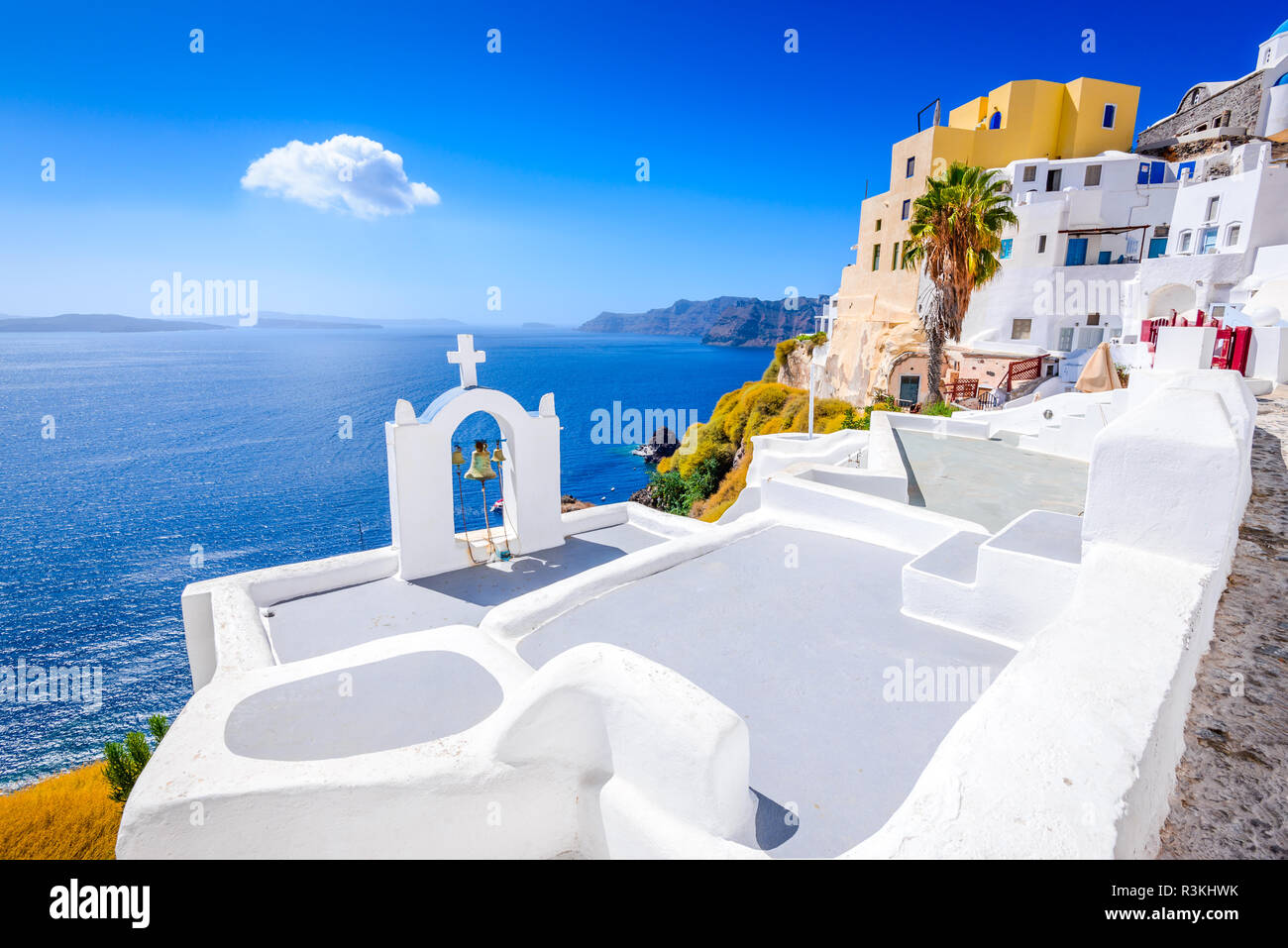 Oia, SANTORIN - Grèce. Célèbre attraction de village blanc avec des rues pavées, Îles Cyclades, Grèce mer Egéé. Banque D'Images